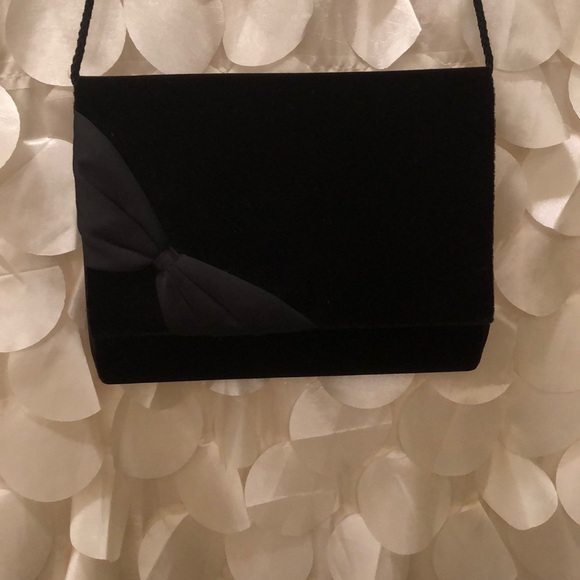 ❤️❤️black clutch with bow❤️❤️ - Picture 1 of 3